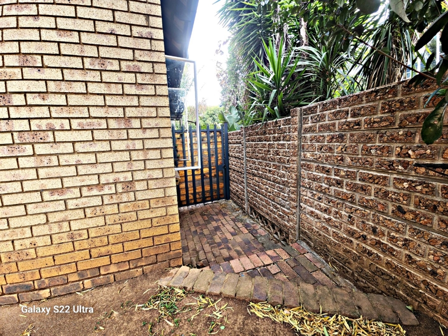 To Let 3 Bedroom Property for Rent in Van Riebeeck Park Gauteng