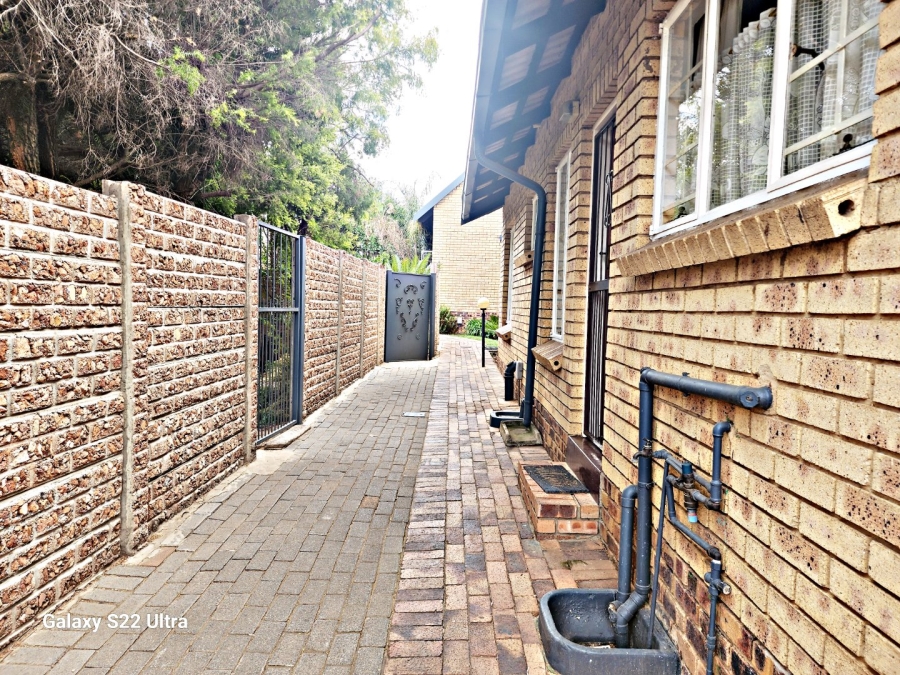 To Let 3 Bedroom Property for Rent in Van Riebeeck Park Gauteng