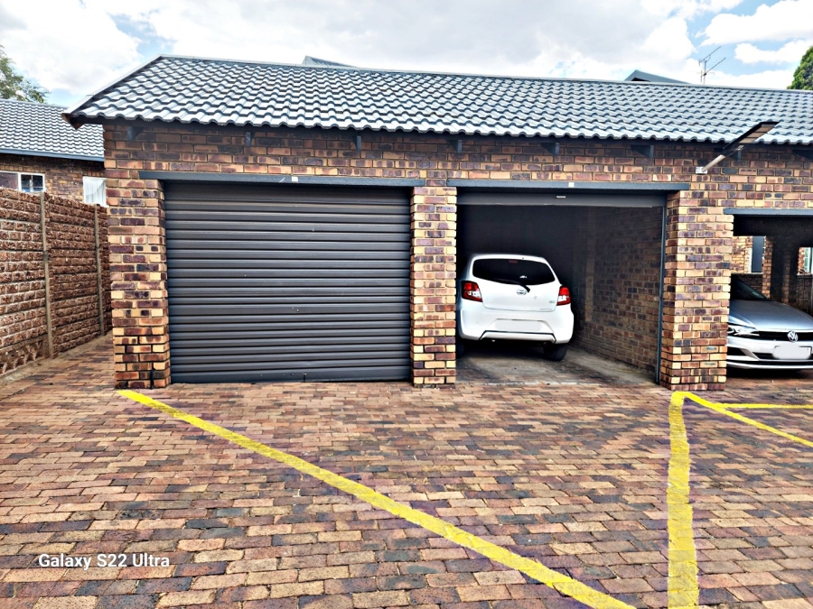 To Let 3 Bedroom Property for Rent in Van Riebeeck Park Gauteng