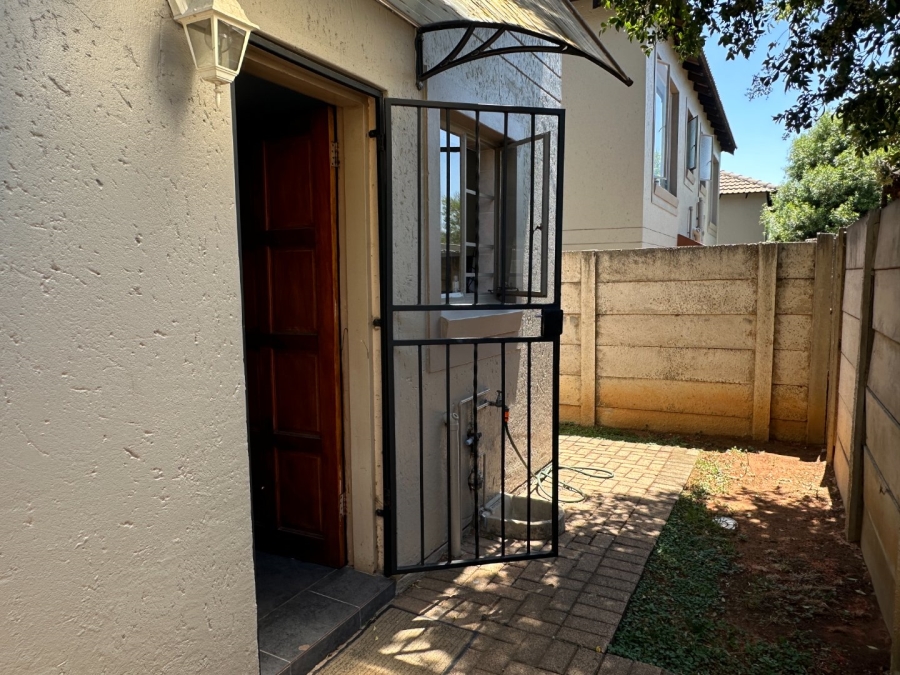 2 Bedroom Property for Sale in Sonneglans Gauteng