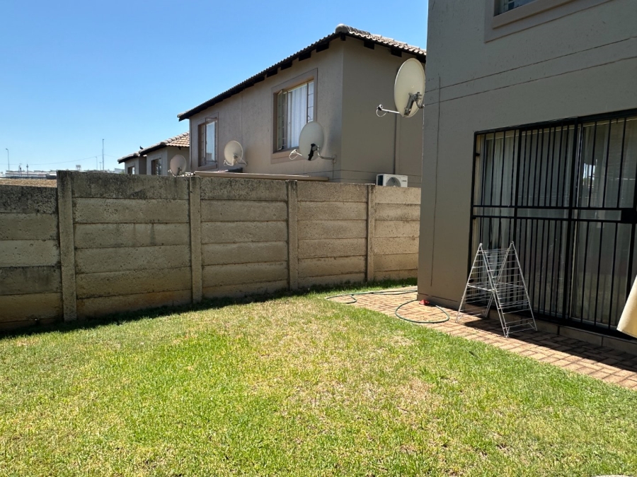 2 Bedroom Property for Sale in Sonneglans Gauteng