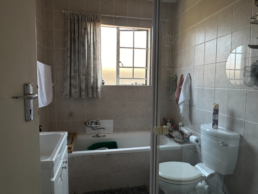 2 Bedroom Property for Sale in Sonneglans Gauteng