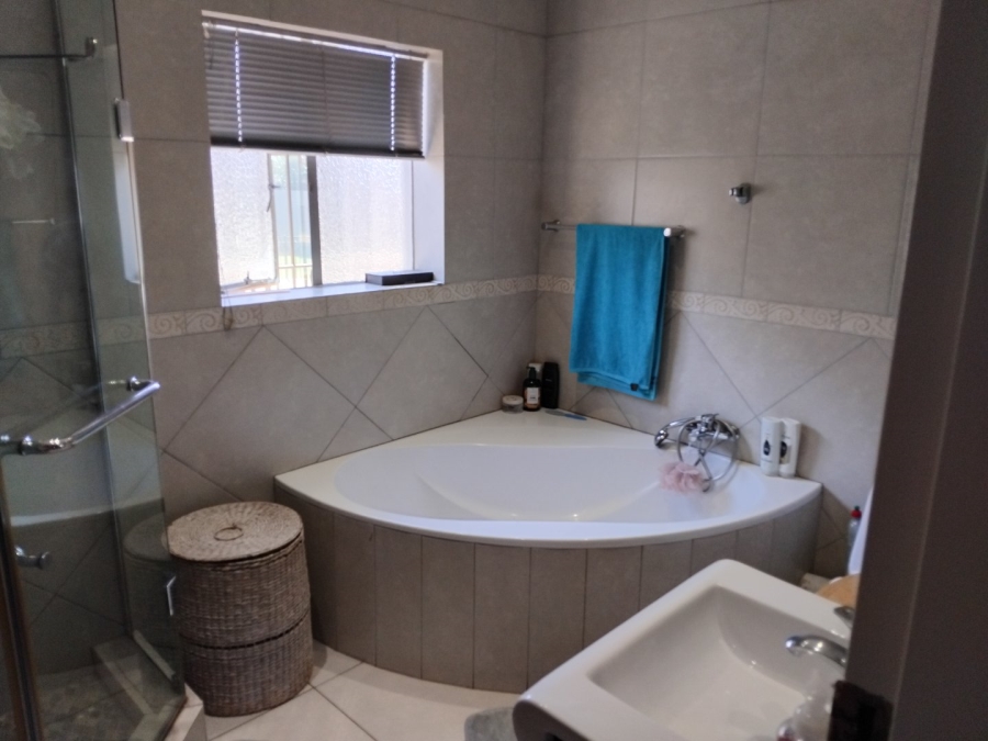 3 Bedroom Property for Sale in Homestead Gauteng