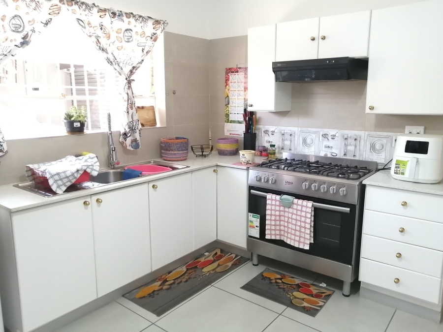 2 Bedroom Property for Sale in Strubenvale Gauteng