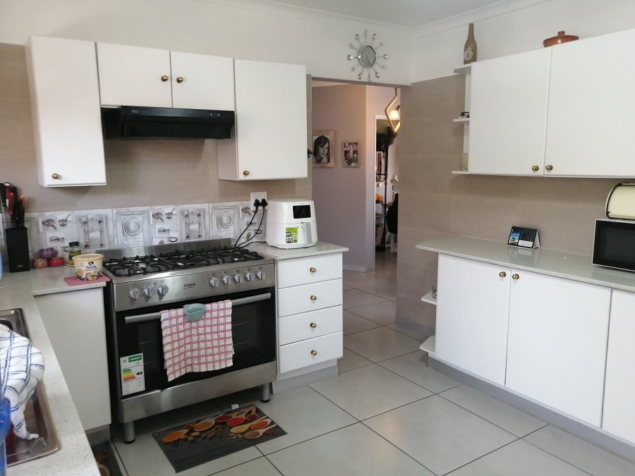 2 Bedroom Property for Sale in Strubenvale Gauteng