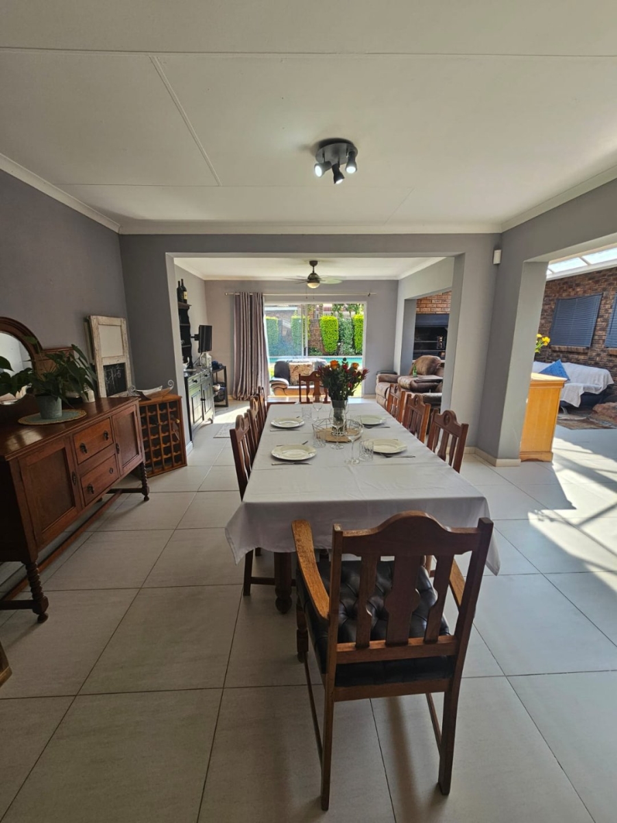 5 Bedroom Property for Sale in Moreleta Park Gauteng