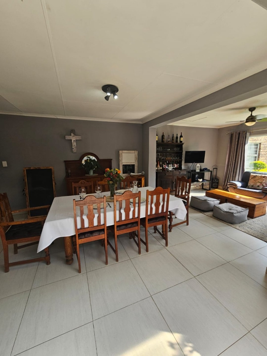 5 Bedroom Property for Sale in Moreleta Park Gauteng