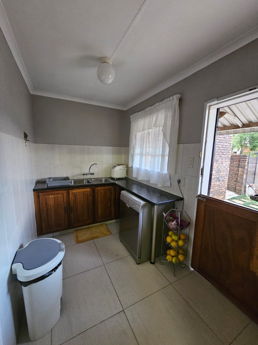 5 Bedroom Property for Sale in Moreleta Park Gauteng