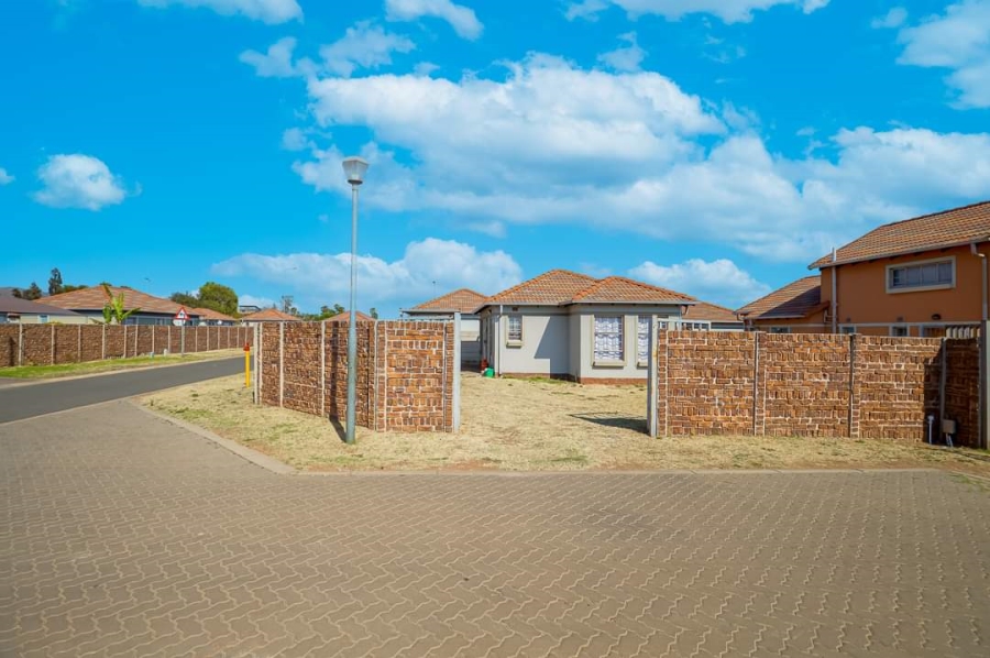 3 Bedroom Property for Sale in Andeon Gauteng