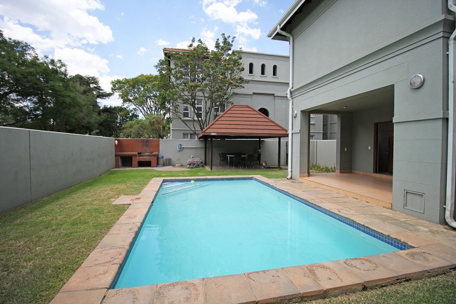 2 Bedroom Property for Sale in Bryanston Gauteng