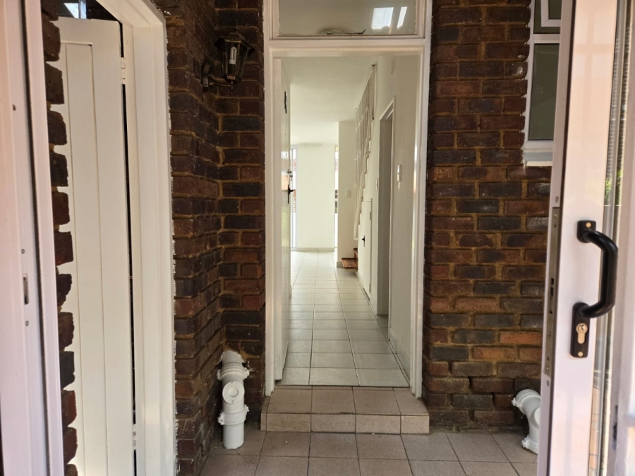 To Let 2 Bedroom Property for Rent in Dayanglen Gauteng