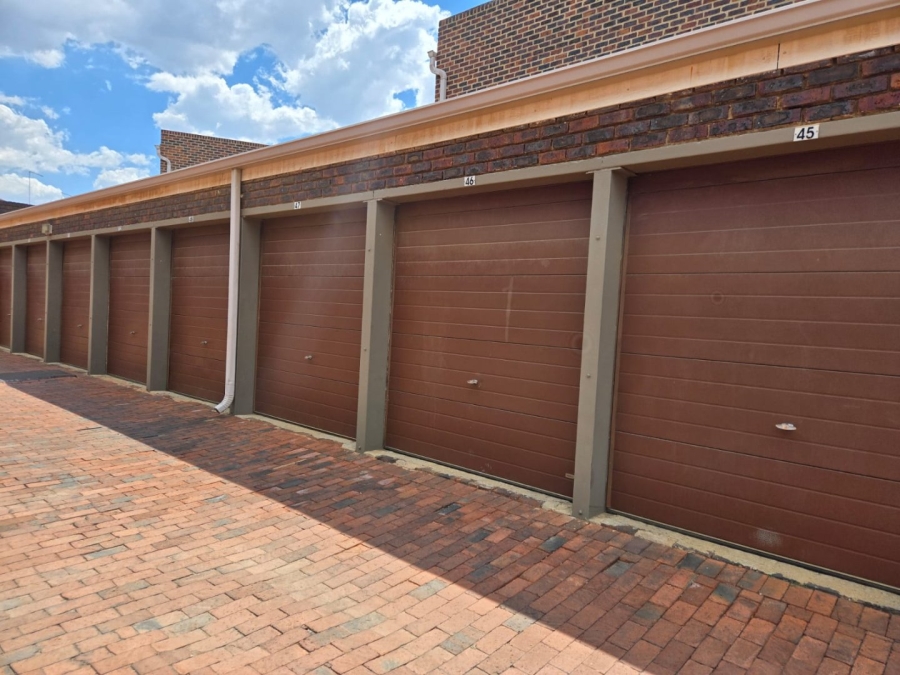 To Let 2 Bedroom Property for Rent in Dayanglen Gauteng