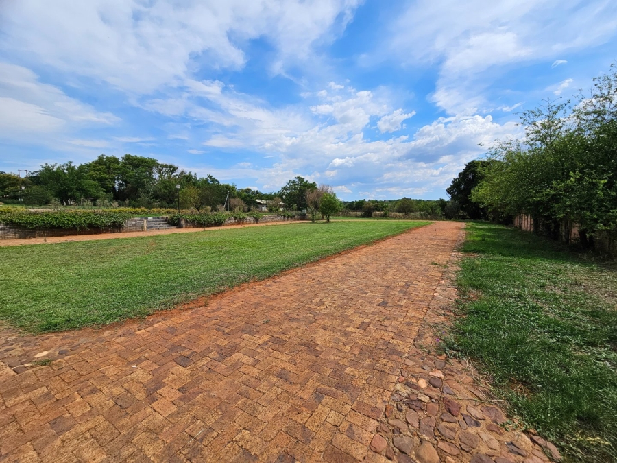 7 Bedroom Property for Sale in Kameeldrift East Gauteng