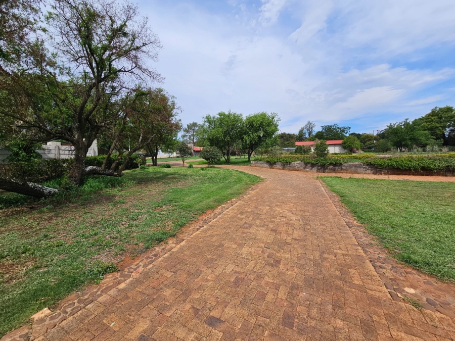 7 Bedroom Property for Sale in Kameeldrift East Gauteng