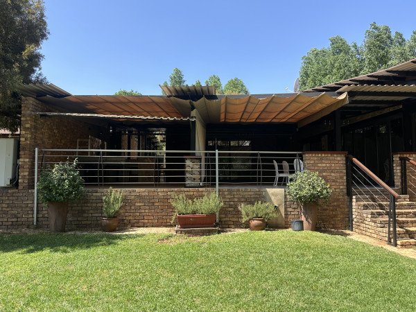 7 Bedroom Property for Sale in Kameeldrift East Gauteng