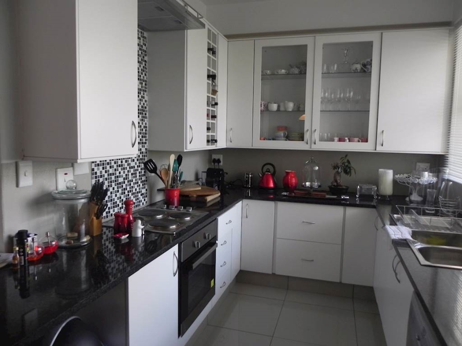 To Let 2 Bedroom Property for Rent in Illovo Gauteng