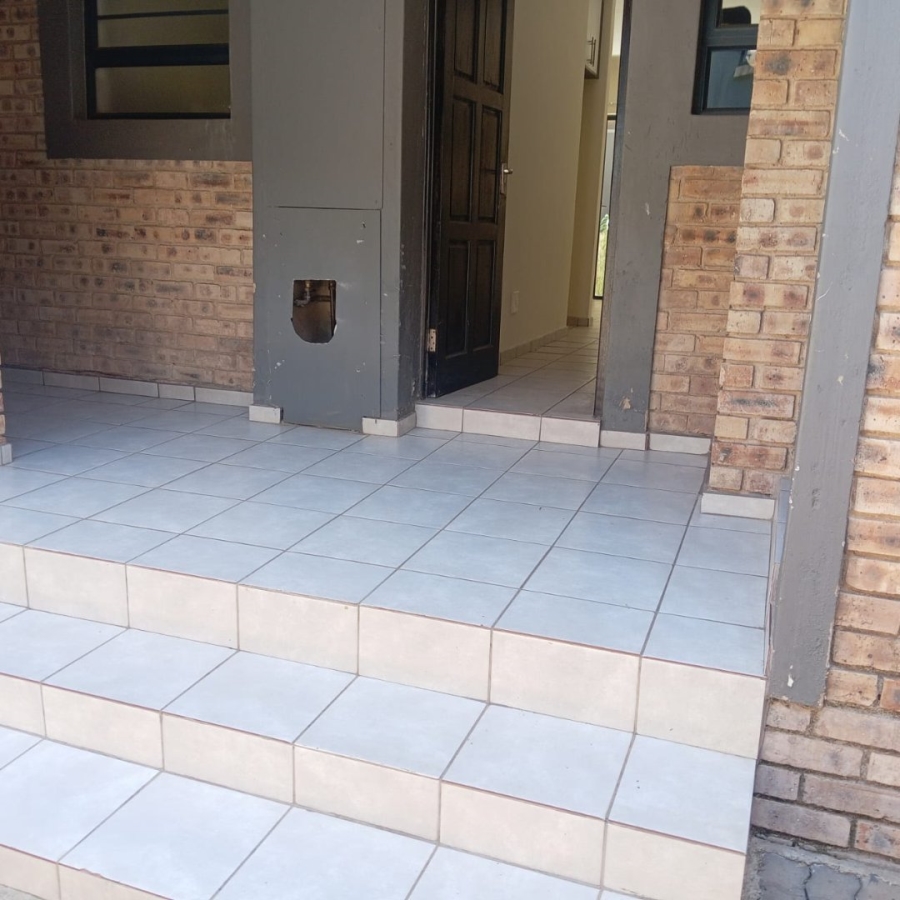 To Let 2 Bedroom Property for Rent in Cloverdene Gauteng