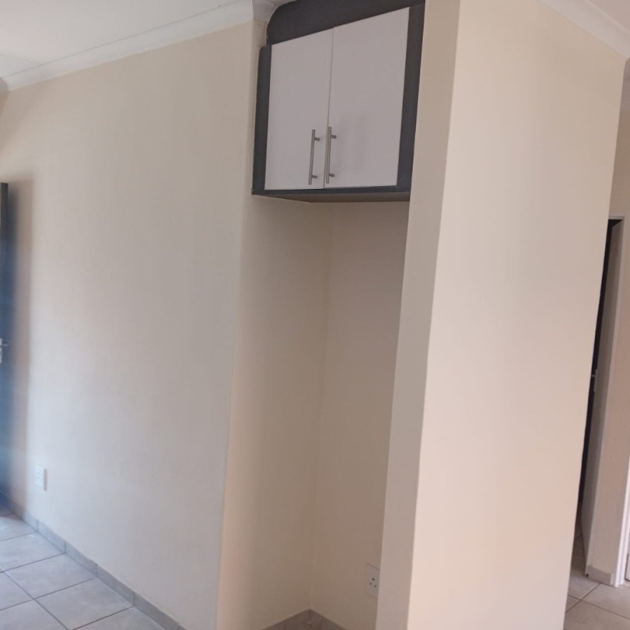 To Let 2 Bedroom Property for Rent in Cloverdene Gauteng