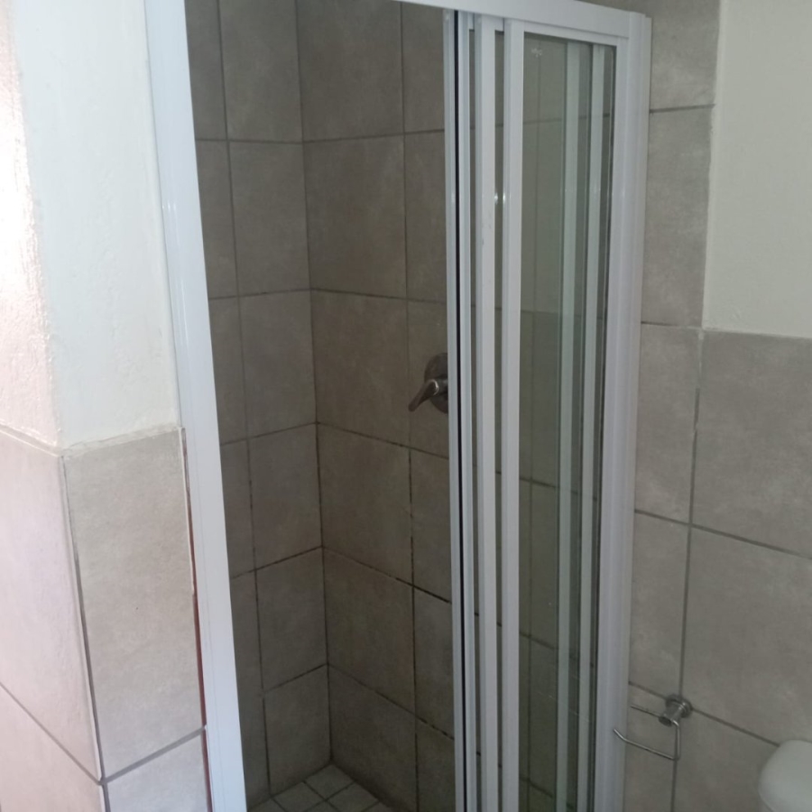 To Let 2 Bedroom Property for Rent in Cloverdene Gauteng