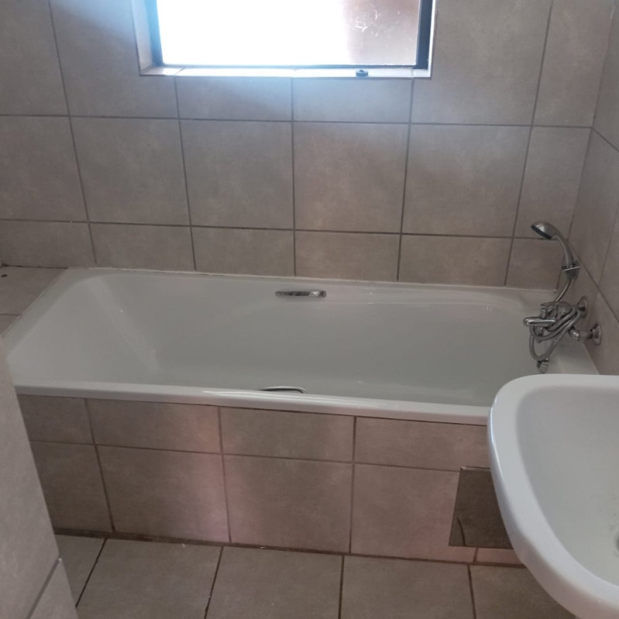 To Let 2 Bedroom Property for Rent in Cloverdene Gauteng