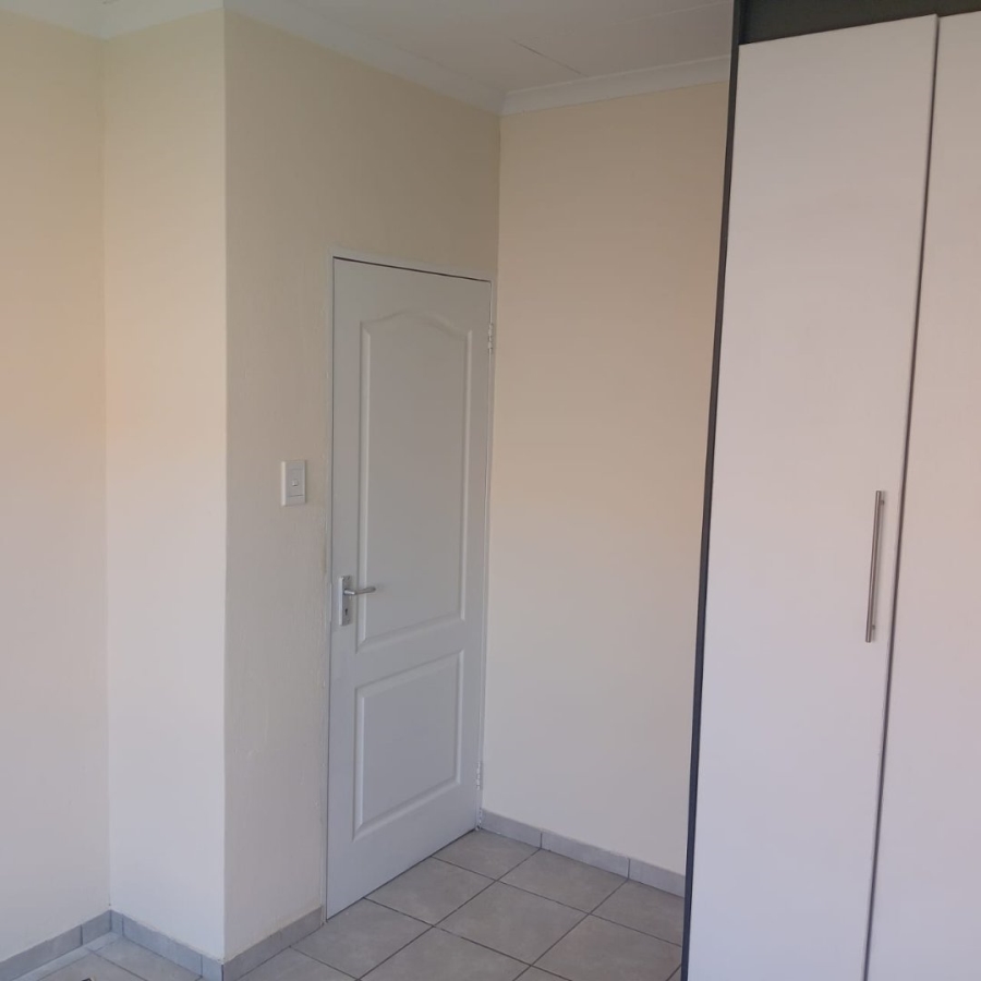 To Let 2 Bedroom Property for Rent in Cloverdene Gauteng