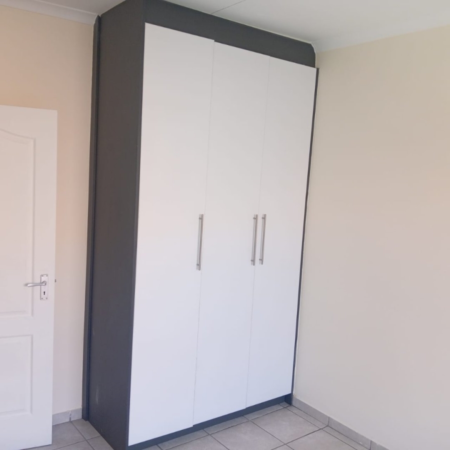 To Let 2 Bedroom Property for Rent in Cloverdene Gauteng