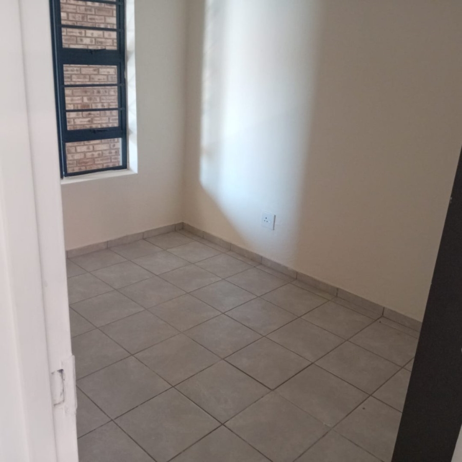 To Let 2 Bedroom Property for Rent in Cloverdene Gauteng