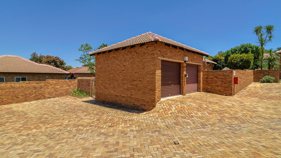 2 Bedroom Property for Sale in Wilgeheuwel Gauteng