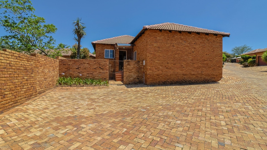 2 Bedroom Property for Sale in Wilgeheuwel Gauteng