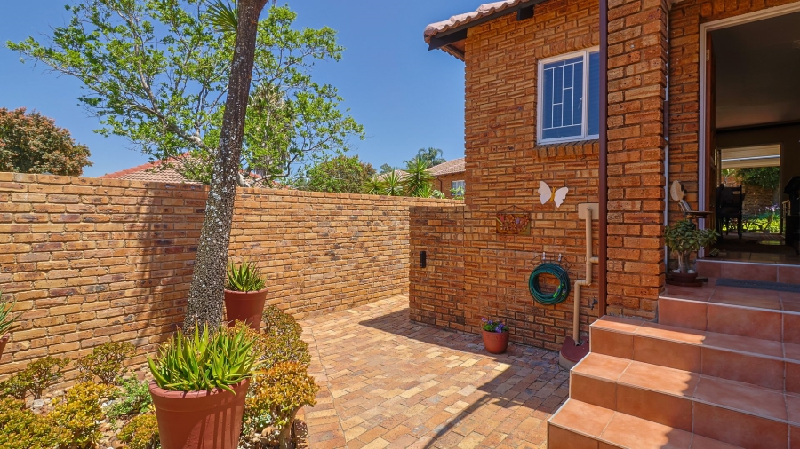 2 Bedroom Property for Sale in Wilgeheuwel Gauteng