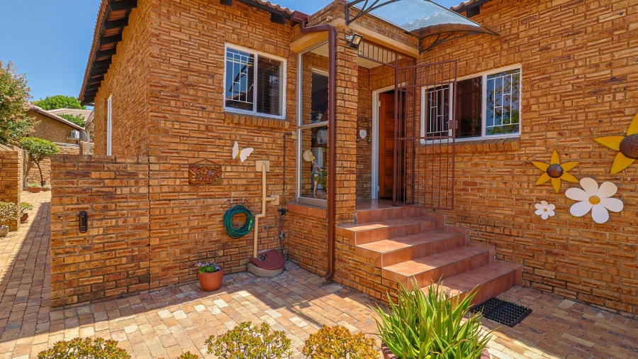 2 Bedroom Property for Sale in Wilgeheuwel Gauteng