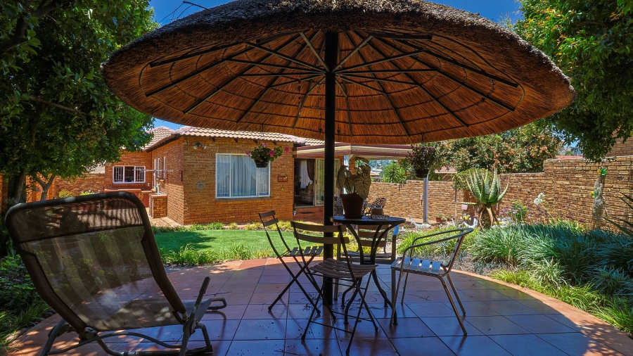 2 Bedroom Property for Sale in Wilgeheuwel Gauteng