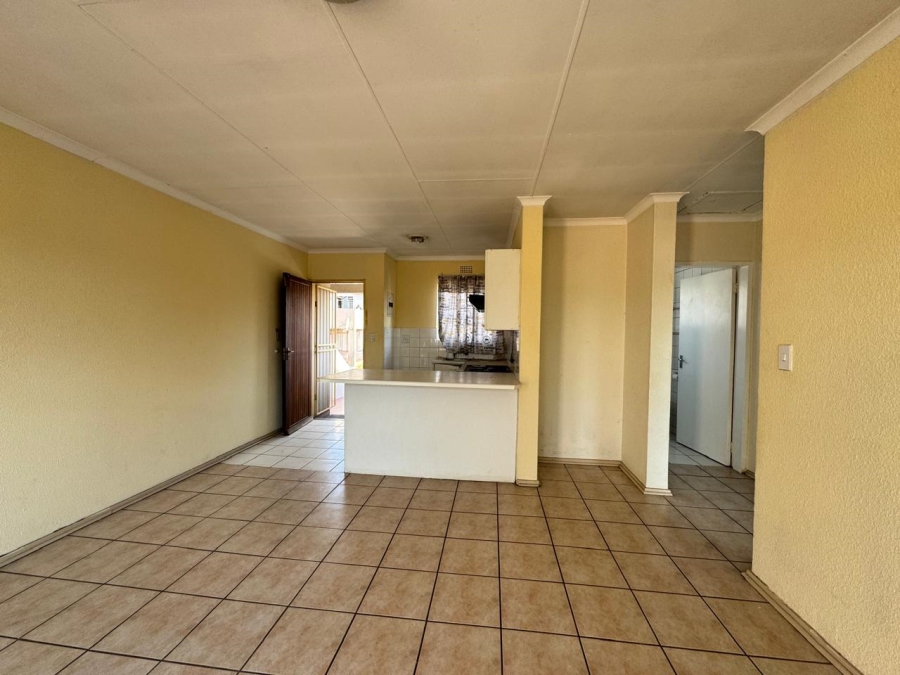 To Let 2 Bedroom Property for Rent in Vorna Valley Gauteng