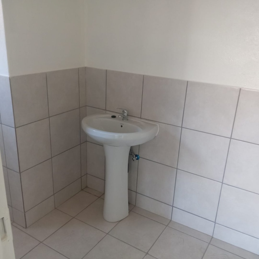 To Let 3 Bedroom Property for Rent in Cloverdene Gauteng