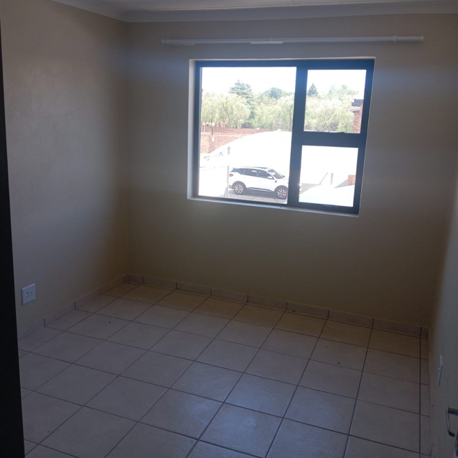 To Let 3 Bedroom Property for Rent in Cloverdene Gauteng