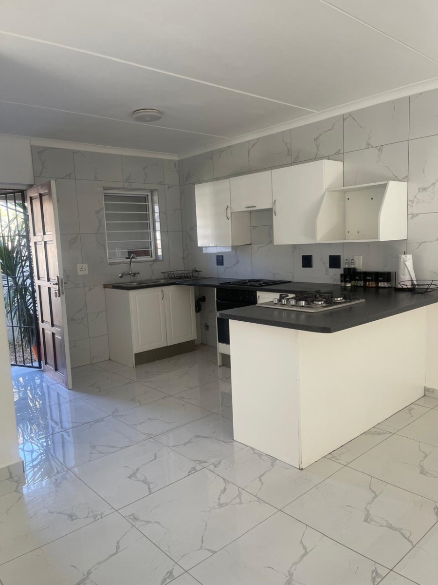 To Let 2 Bedroom Property for Rent in Sunninghill Gauteng