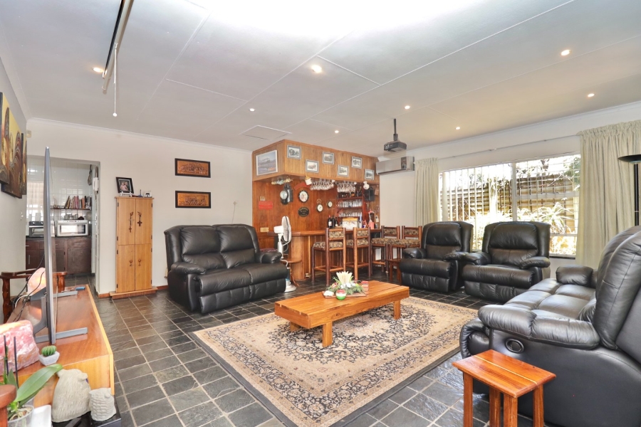 4 Bedroom Property for Sale in Wilro Park Gauteng