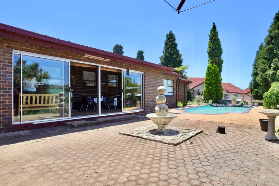 4 Bedroom Property for Sale in Wilro Park Gauteng