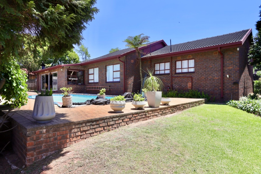 4 Bedroom Property for Sale in Wilro Park Gauteng