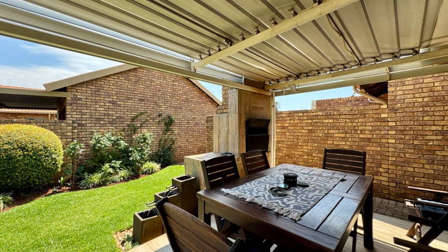 3 Bedroom Property for Sale in Pierre Van Ryneveld Gauteng