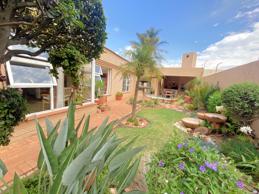 3 Bedroom Property for Sale in Monument Gauteng