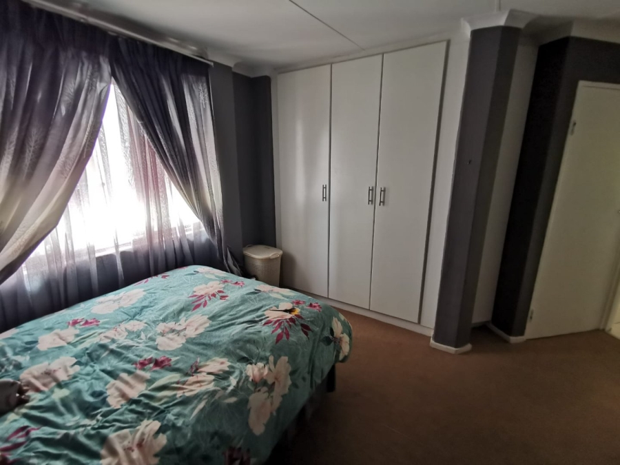 2 Bedroom Property for Sale in Victory Park Gauteng