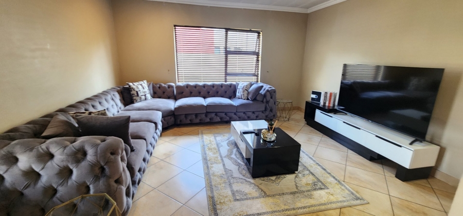 To Let 3 Bedroom Property for Rent in Raslouw Manor Gauteng