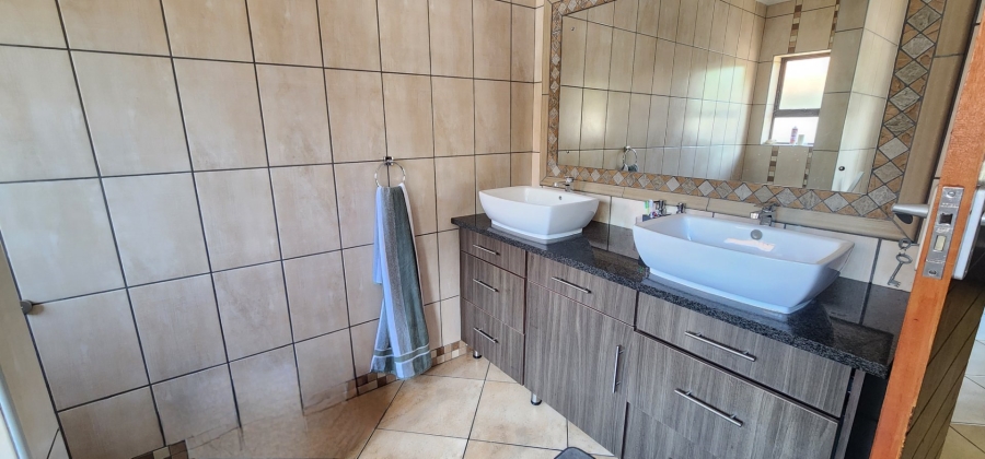 To Let 3 Bedroom Property for Rent in Raslouw Manor Gauteng