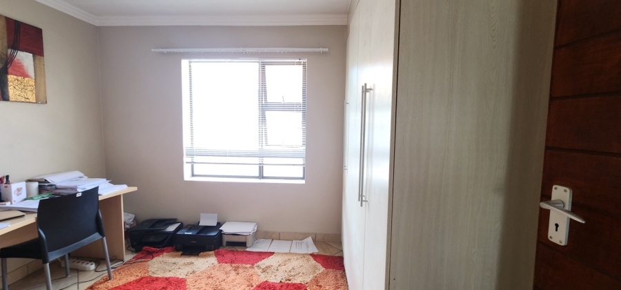 To Let 3 Bedroom Property for Rent in Raslouw Manor Gauteng