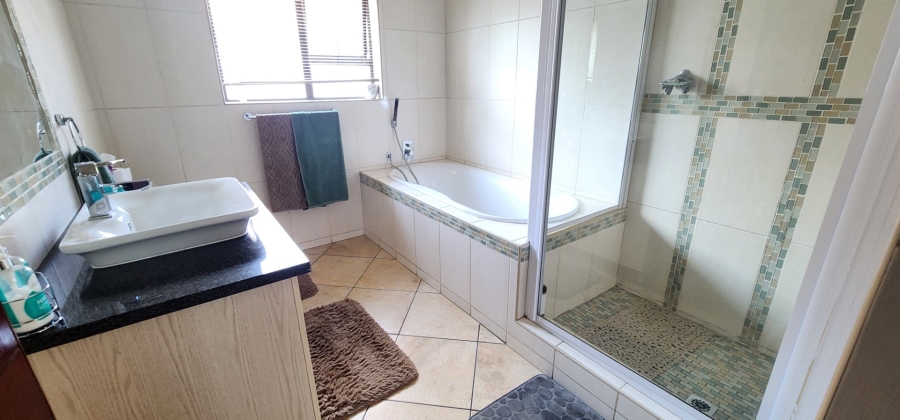 To Let 3 Bedroom Property for Rent in Raslouw Manor Gauteng