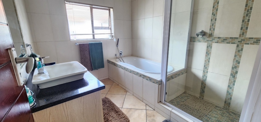 To Let 3 Bedroom Property for Rent in Raslouw Manor Gauteng