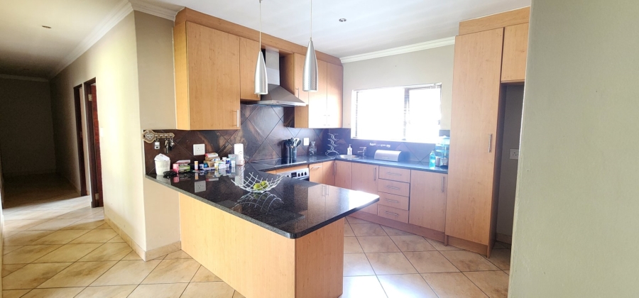 To Let 3 Bedroom Property for Rent in Raslouw Manor Gauteng