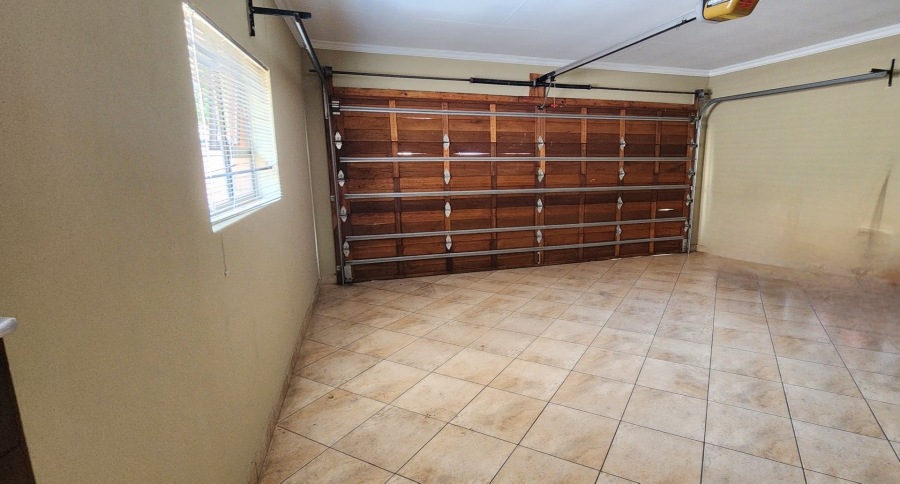 To Let 3 Bedroom Property for Rent in Raslouw Manor Gauteng