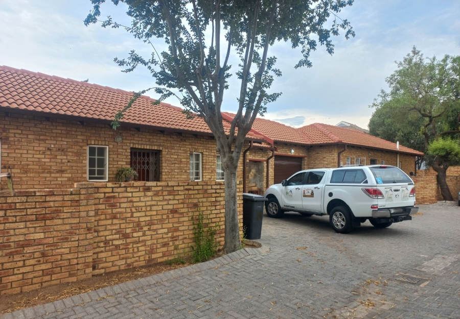 To Let 2 Bedroom Property for Rent in Kosmosdal Gauteng